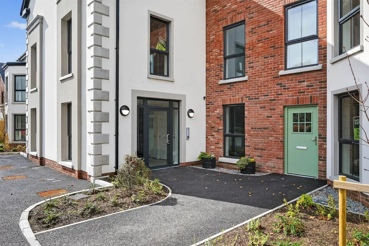 Hillsborough Road Apartments, photo 2