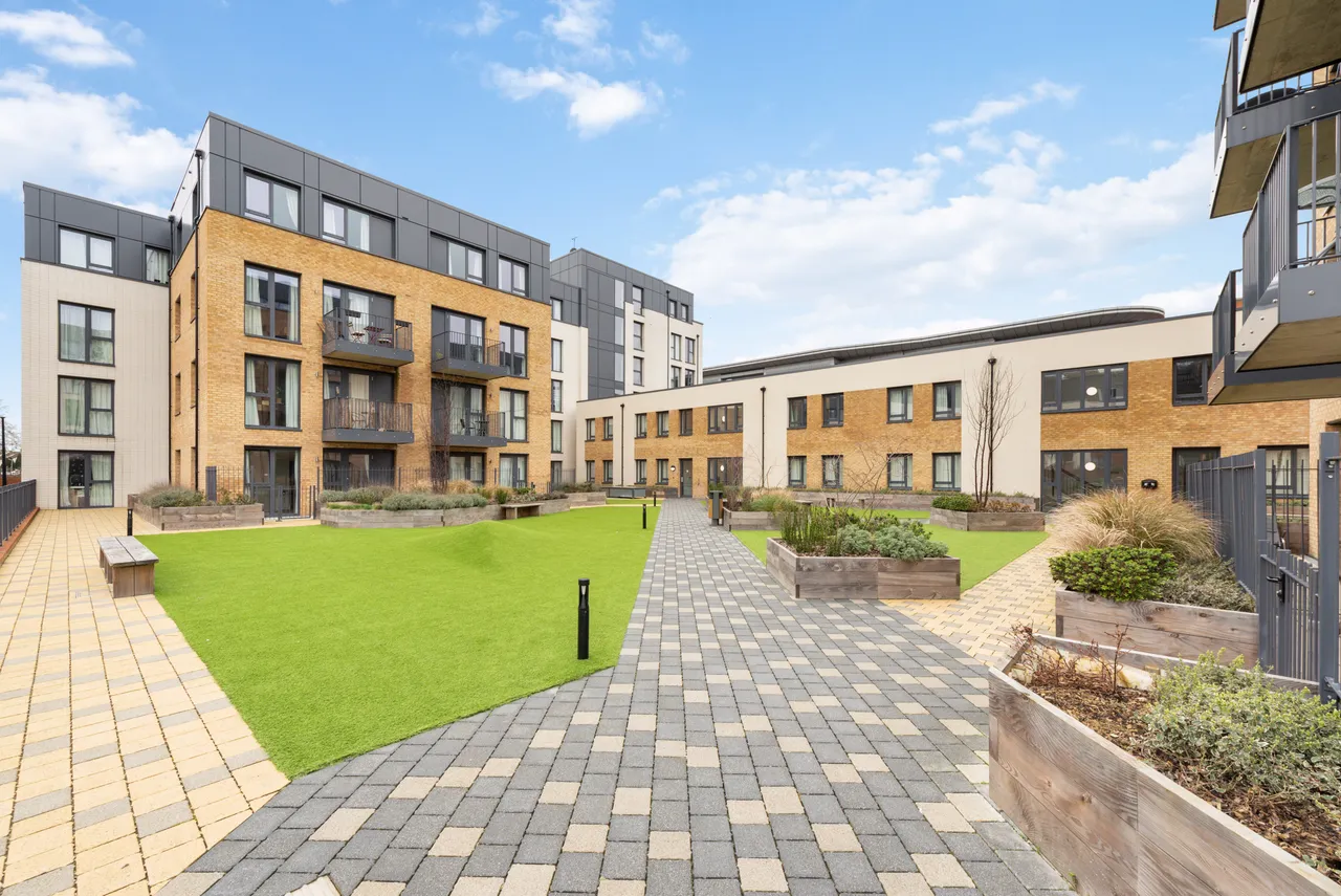 Howard Court, photo 8