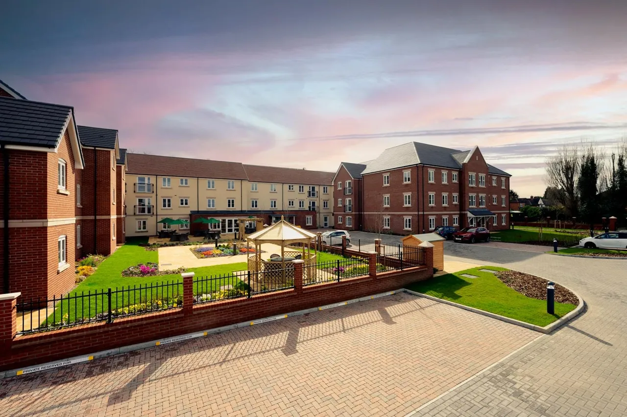 Knox Court, photo 2