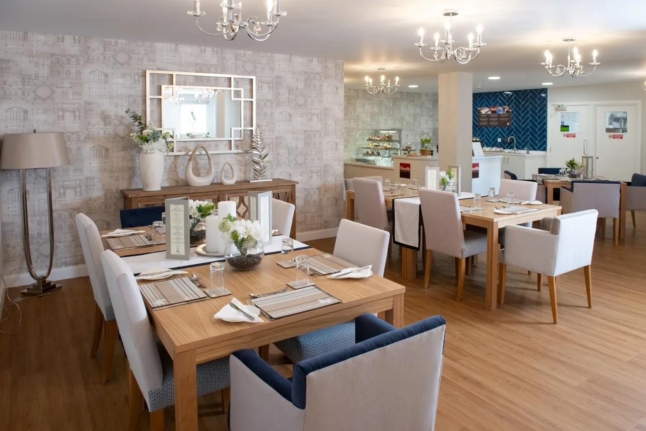 Lambrook Court, photo 9