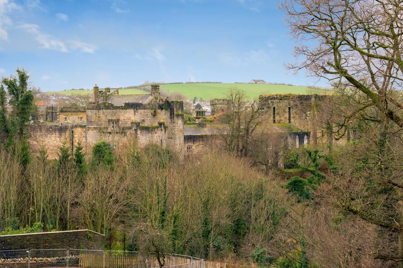 Lancaster Court, photo 7