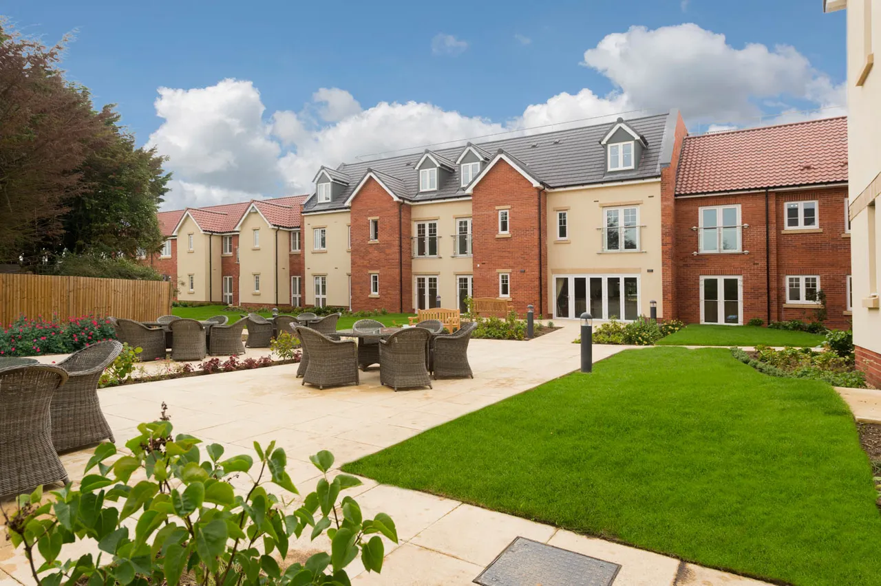 Louis Arthur Court, photo 2