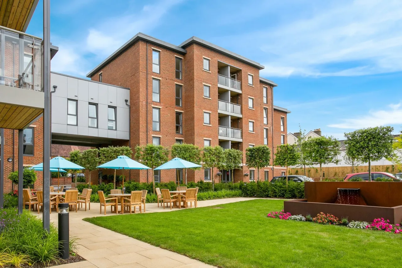 Oak Tree Court, Home Reach, photo 10