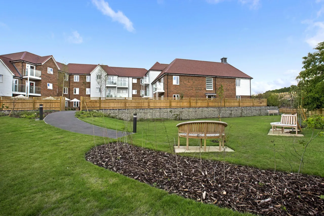 Oak Tree Court, Home Reach, photo 3