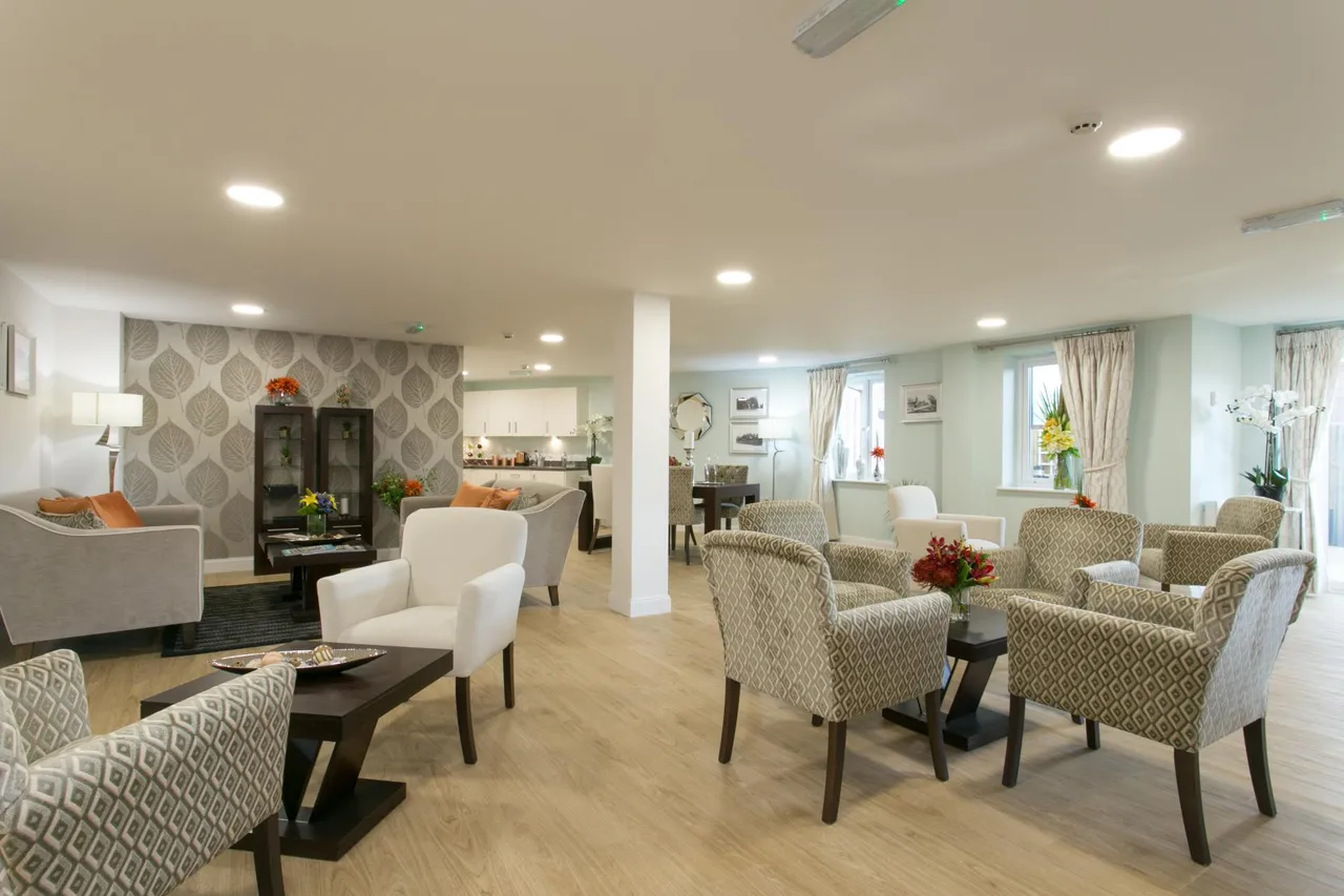 Oak Tree Court, Home Reach, photo 4