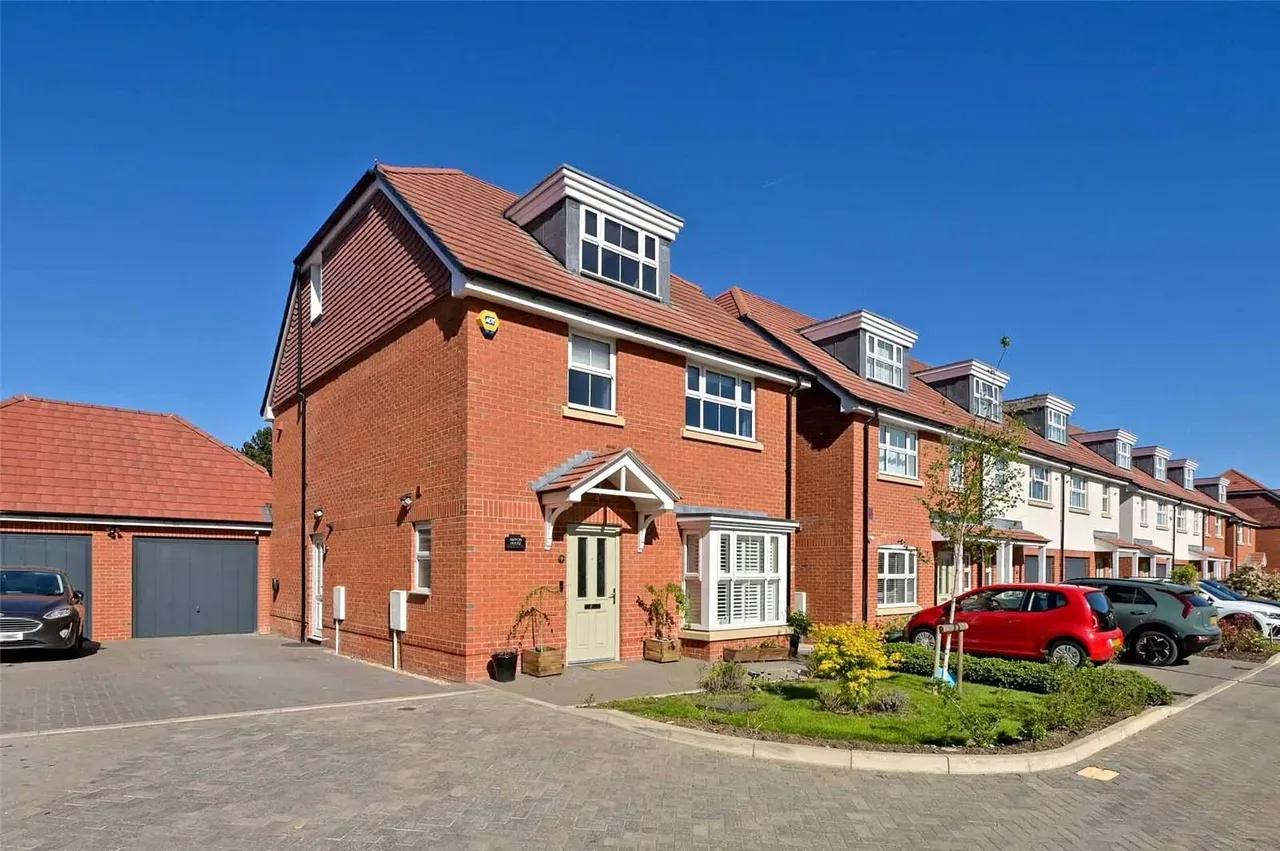 Oakley Mews, photo 2