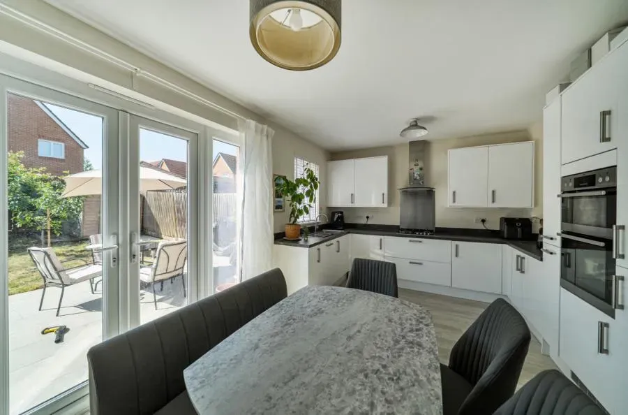 Orchids Court, Warfield, photo 4