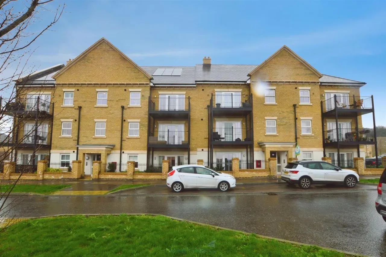 Regent Village at Ebbsfleet Green, photo 2