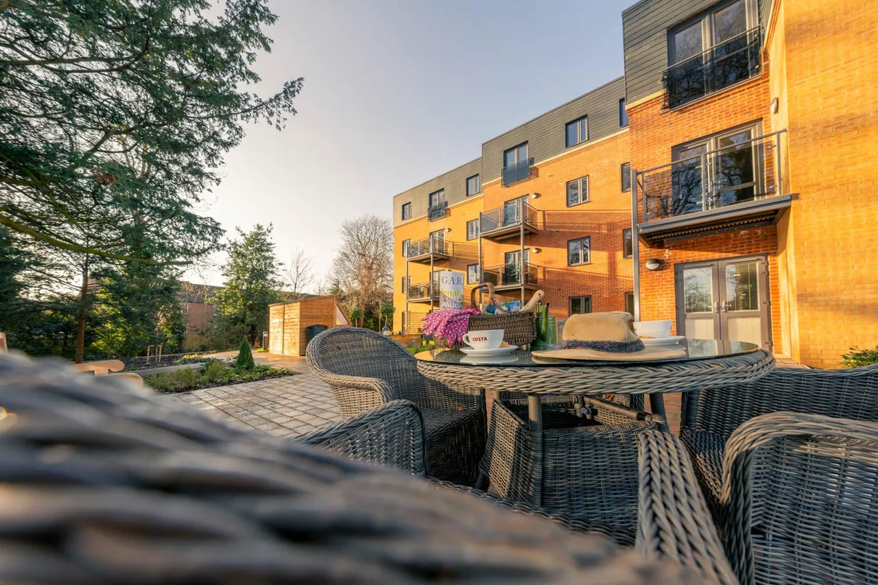 Springs Court, photo 2
