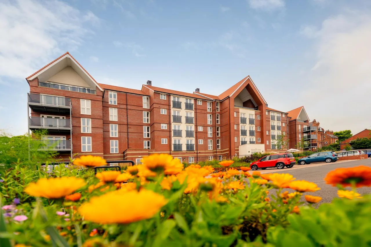 Sycamore Court, photo 2