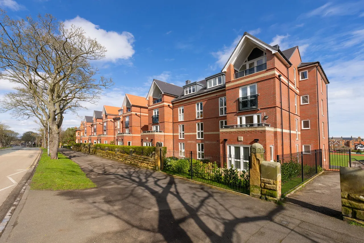 Sycamore Court, photo 3
