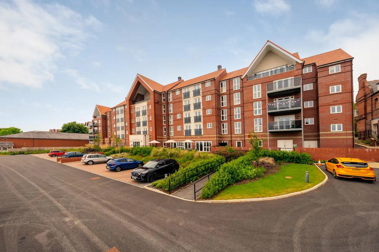 Sycamore Court, photo 4