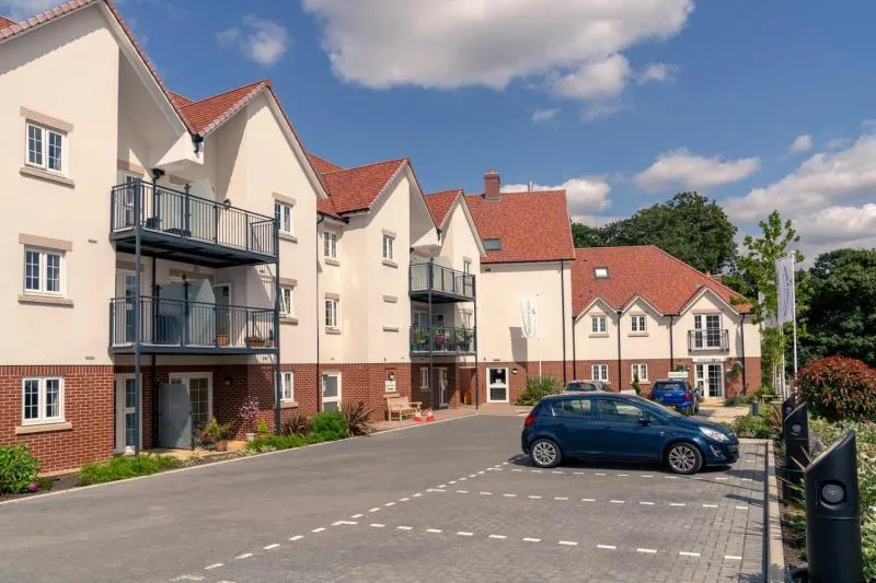 The Apartments at Royal Gardens, photo 2