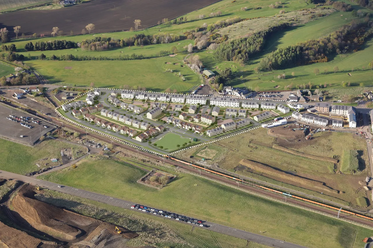 West Craigs Mews, Edinburgh: new homes by Miller Homes