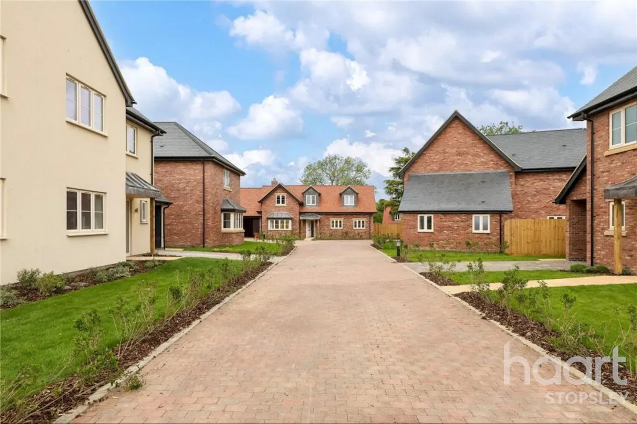 West Croft, photo 2