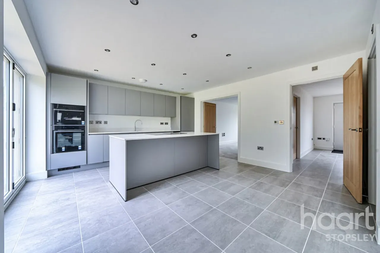 West Croft, photo 6
