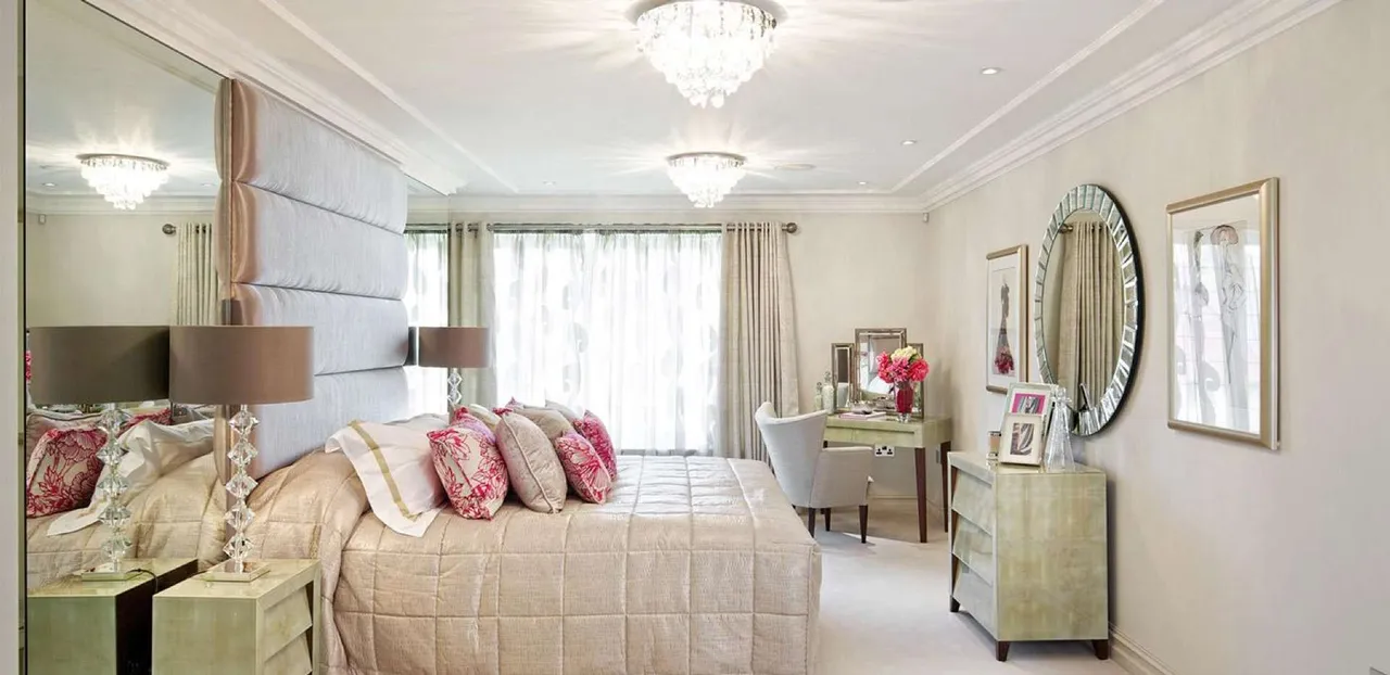 Hazelmoor Rise, Tadworth: new homes by Berkeley Homes