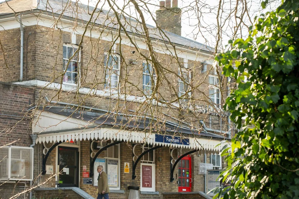 Birchwood, Farnham, Surrey, photo 9