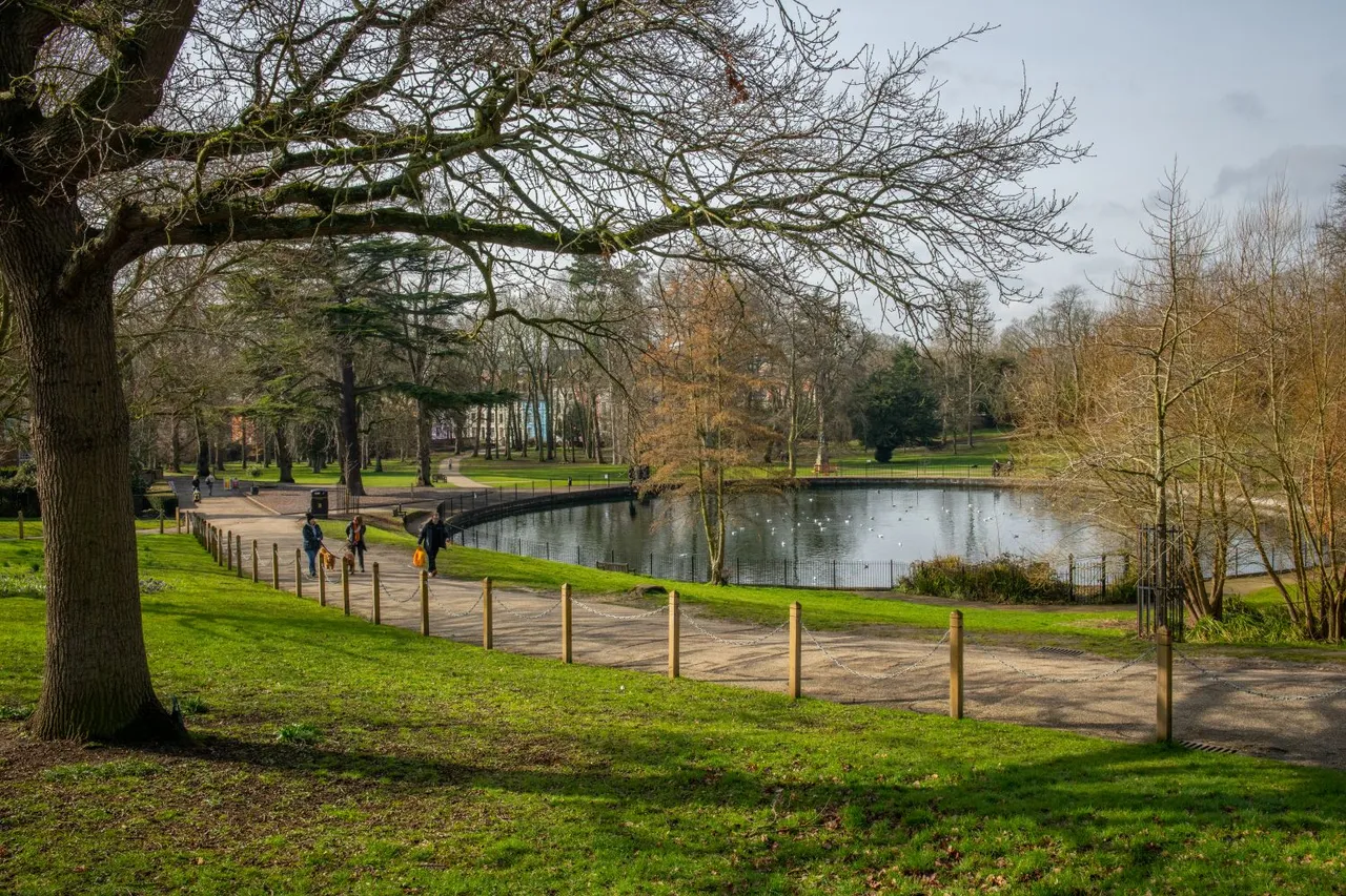 Henley Gate, photo 9
