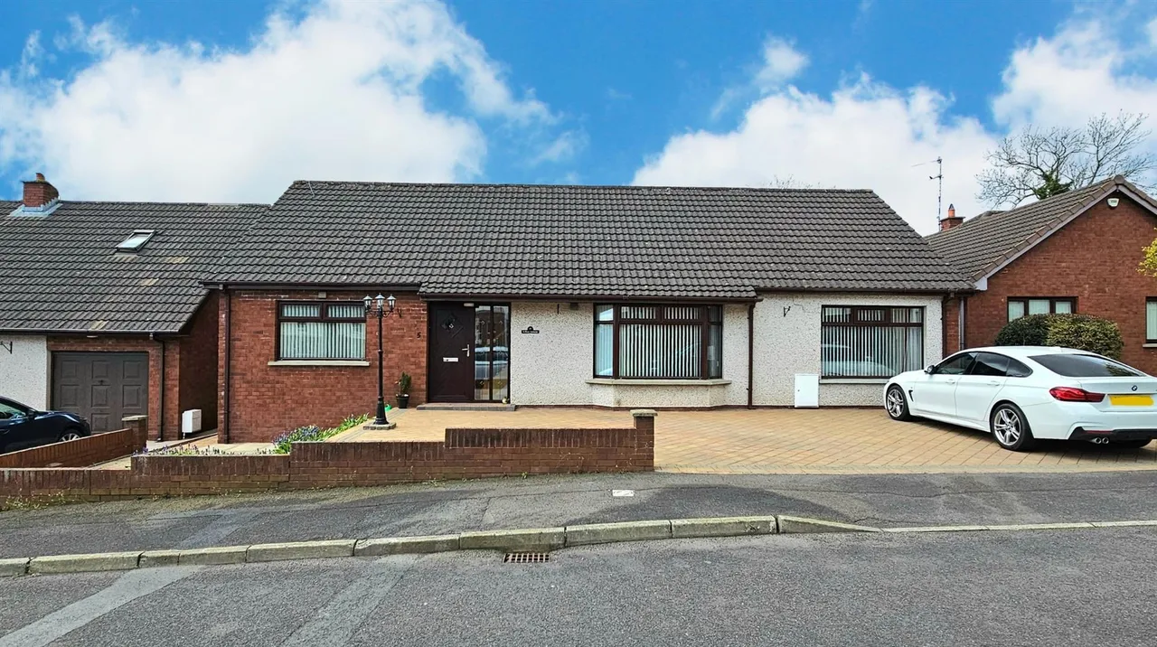 4 bed house for sale, Rose Gardens, Carrickfergus, BT38