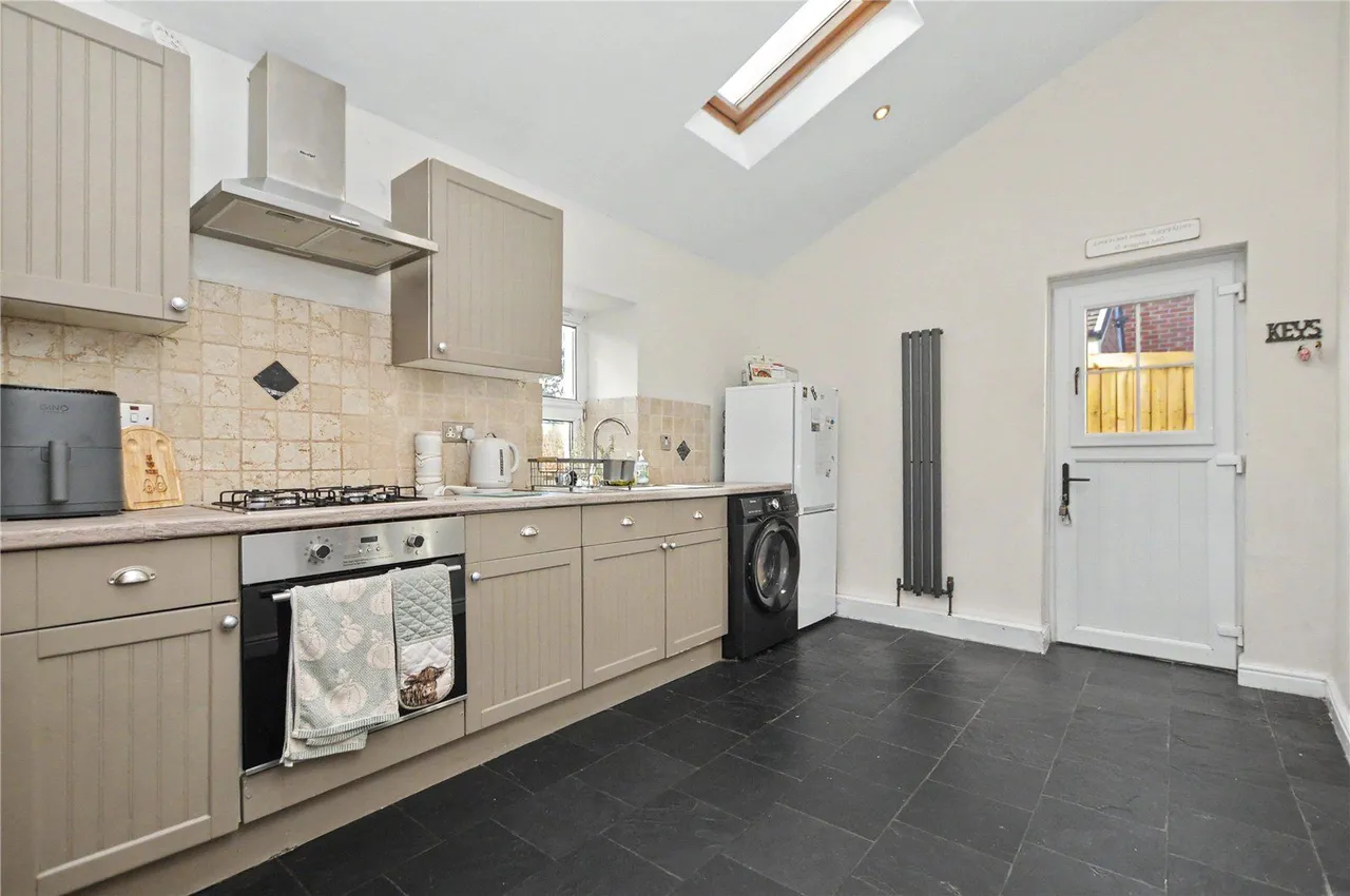 Wood Lane, Rothwell, LS26, photo 3