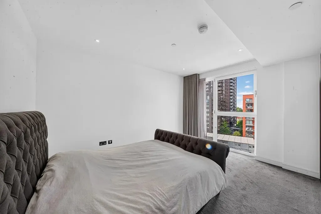 Wandsworth Road, Nine Elms, SW8, photo 4