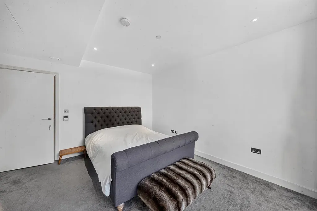 Wandsworth Road, Nine Elms, SW8, photo 13