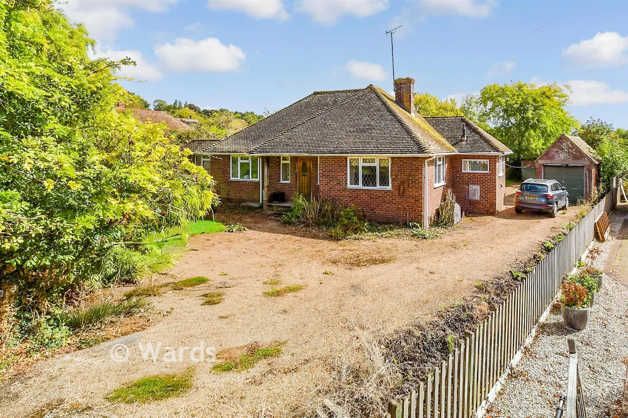 4 bed chalet for sale, Rock Hill Road, Egerton, TN27