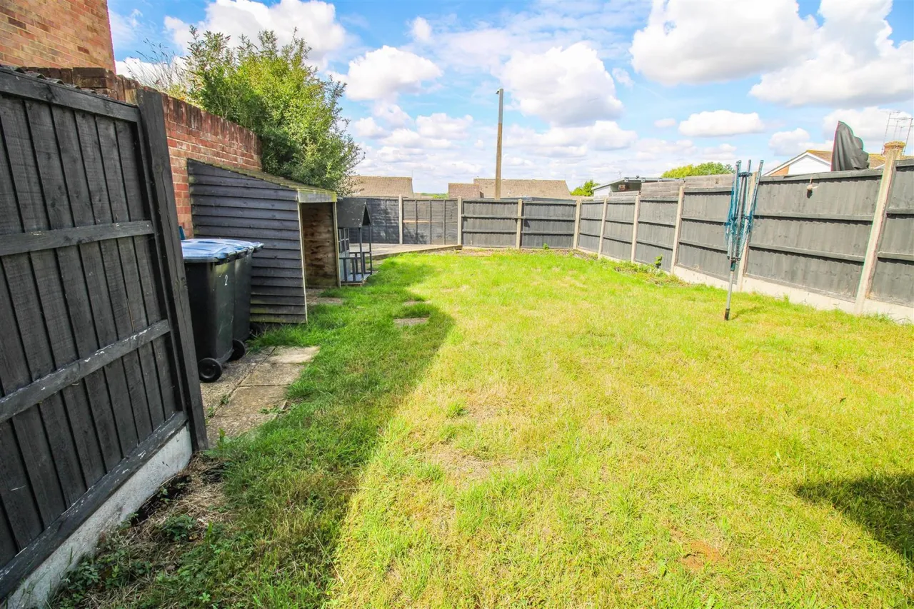 Cloverfield, Harlow, CM18, photo 4