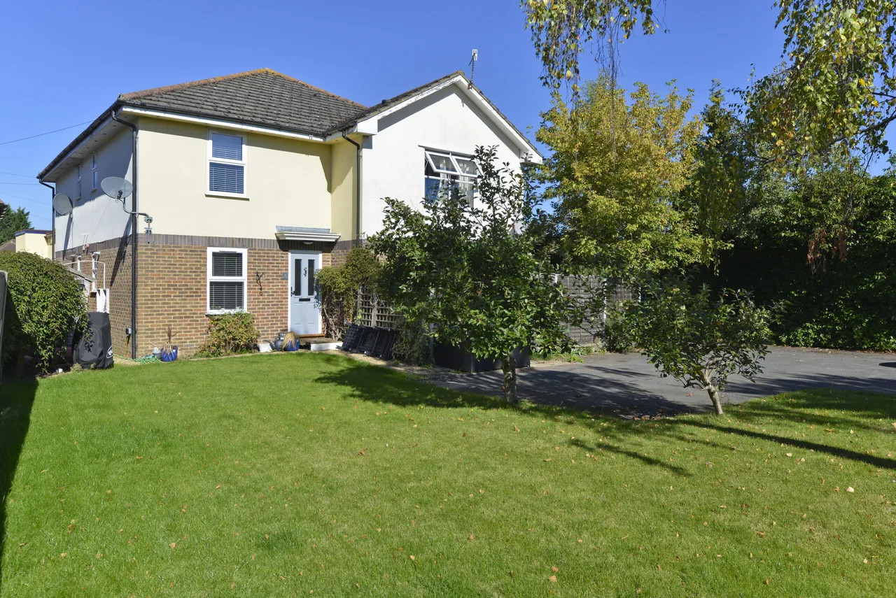 1 bed house to rent, Bakers Yard Molyneux Road, Godalming, GU7