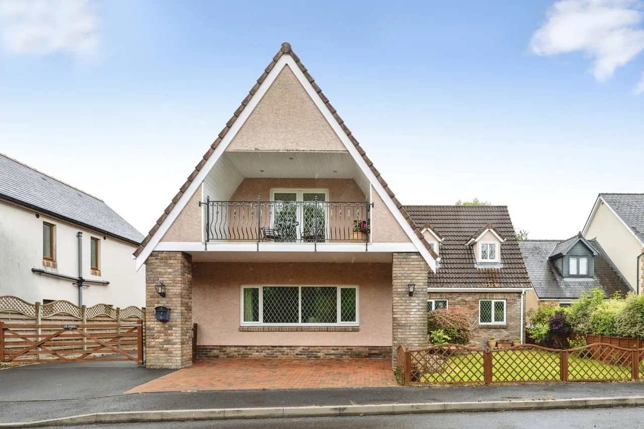 Kings Road, Llandybie, SA18, photo 27