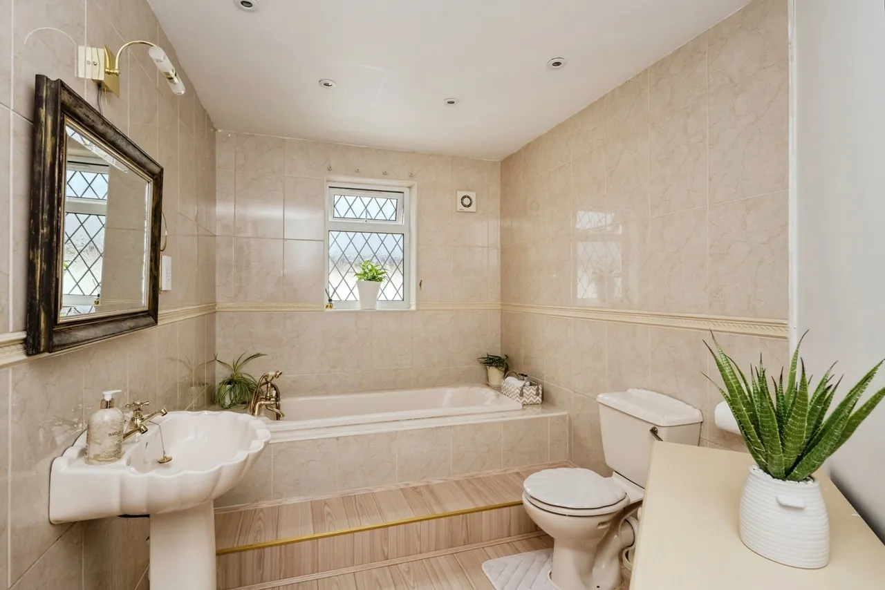 Kings Road, Llandybie, SA18, photo 14