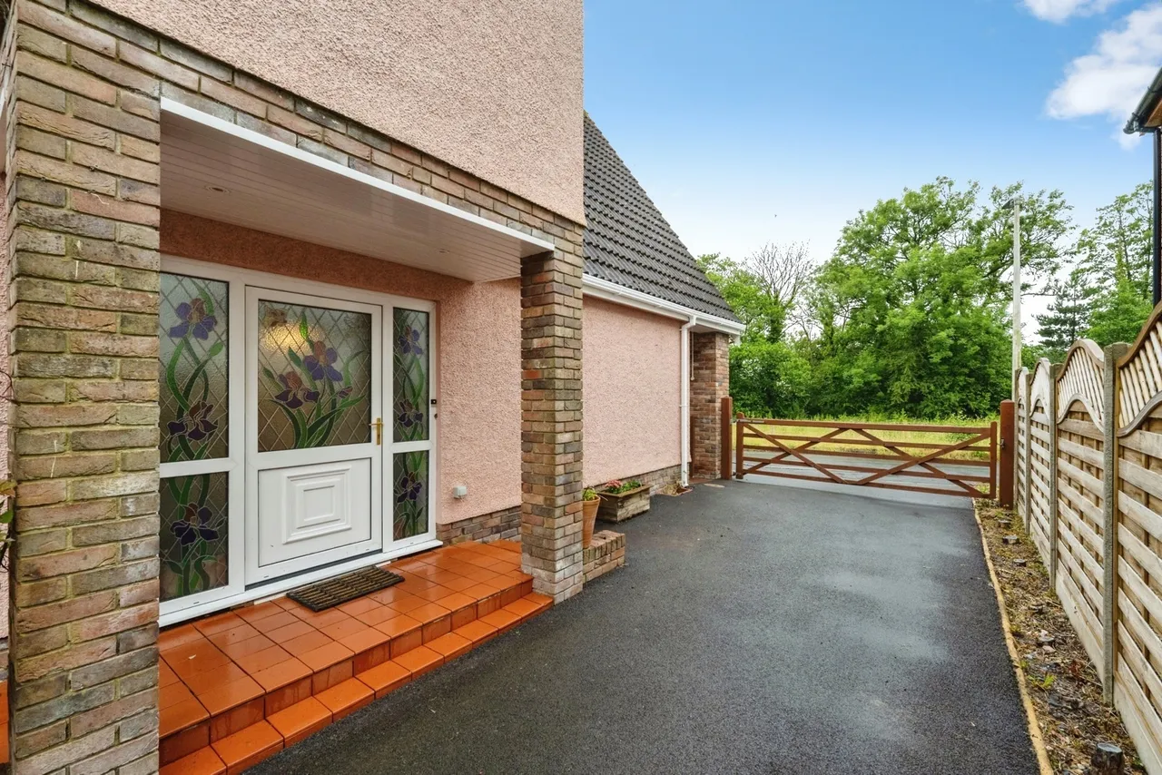 Kings Road, Llandybie, SA18, photo 24
