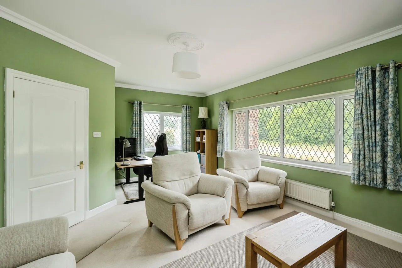 Kings Road, Llandybie, SA18, photo 6