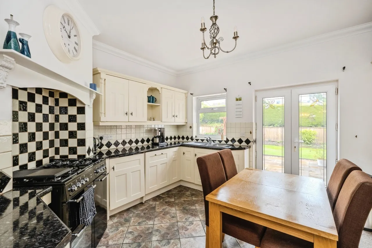 Kings Road, Llandybie, SA18, photo 9