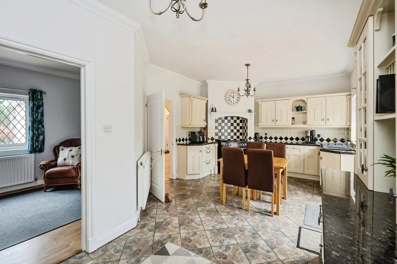 Kings Road, Llandybie, SA18, photo 10