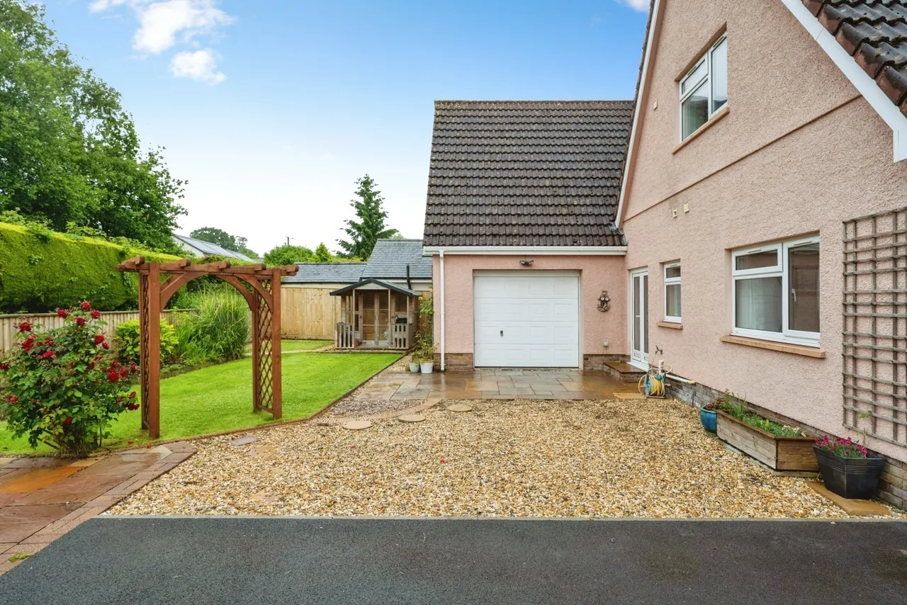 Kings Road, Llandybie, SA18, photo 22