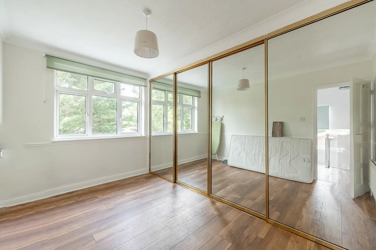 29 Danemead Grove, Northolt, photo 5