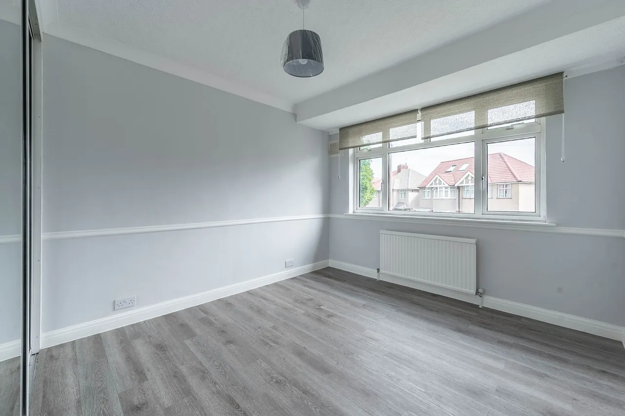 29 Danemead Grove, Northolt, photo 3
