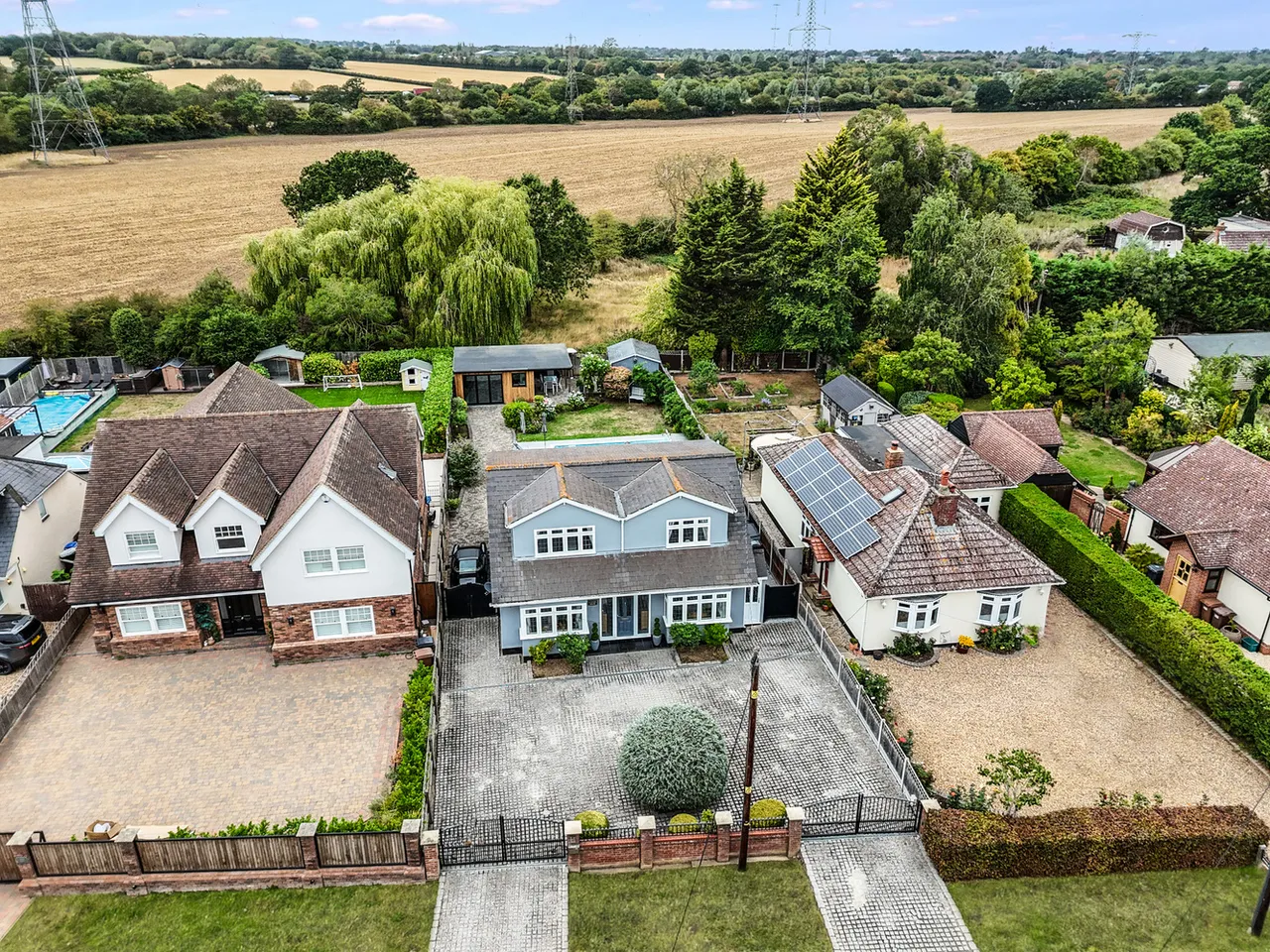 4 bed house for sale — Lynton House, Southend Road, Chelmsford, Essex, CM2 7TE