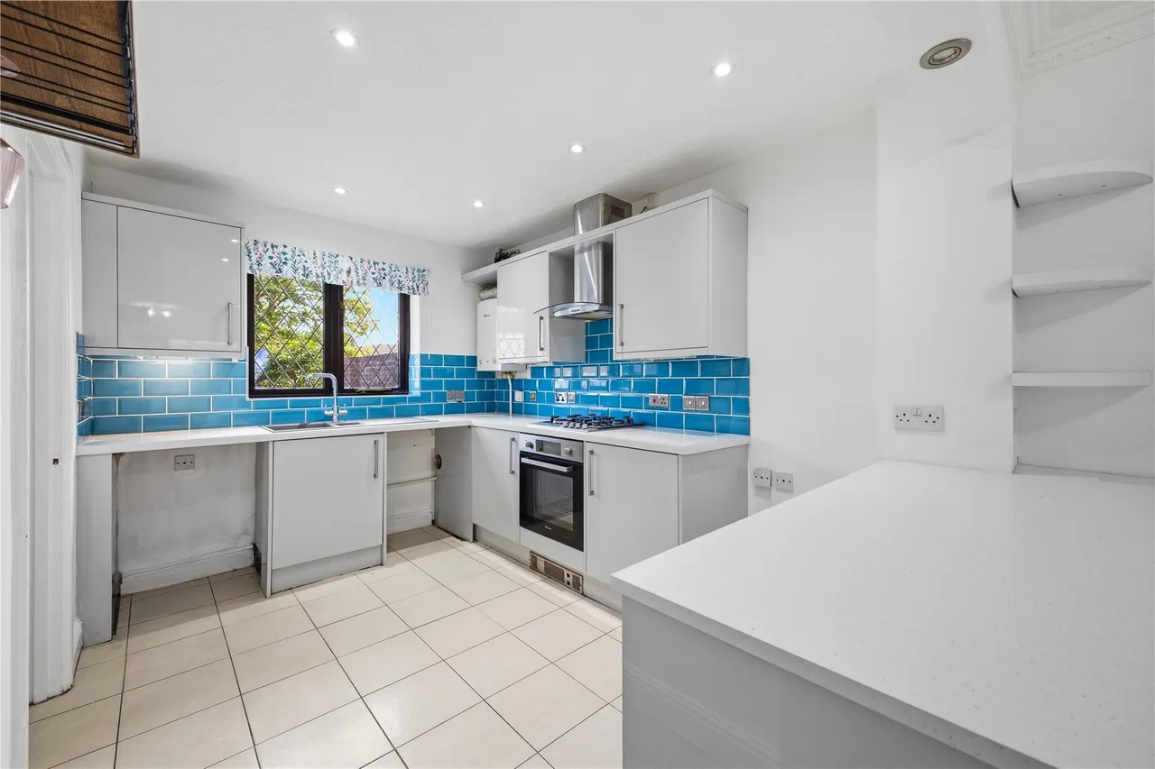 Cottesloe Close, Bisley, GU24, photo 3
