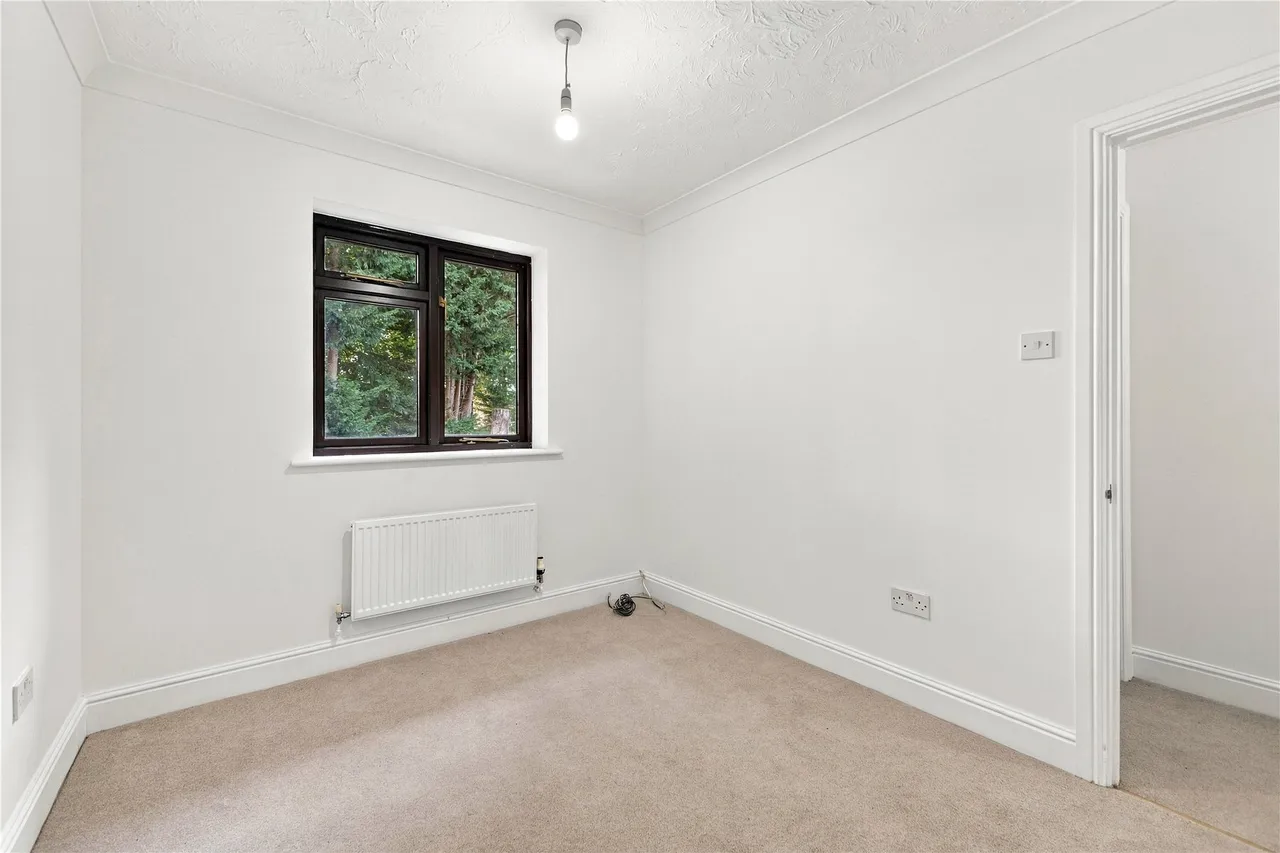 Cottesloe Close, Bisley, GU24, photo 14