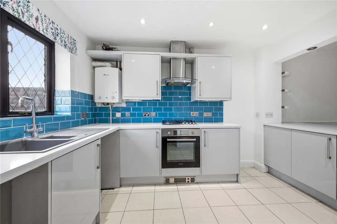 Cottesloe Close, Bisley, GU24, photo 2