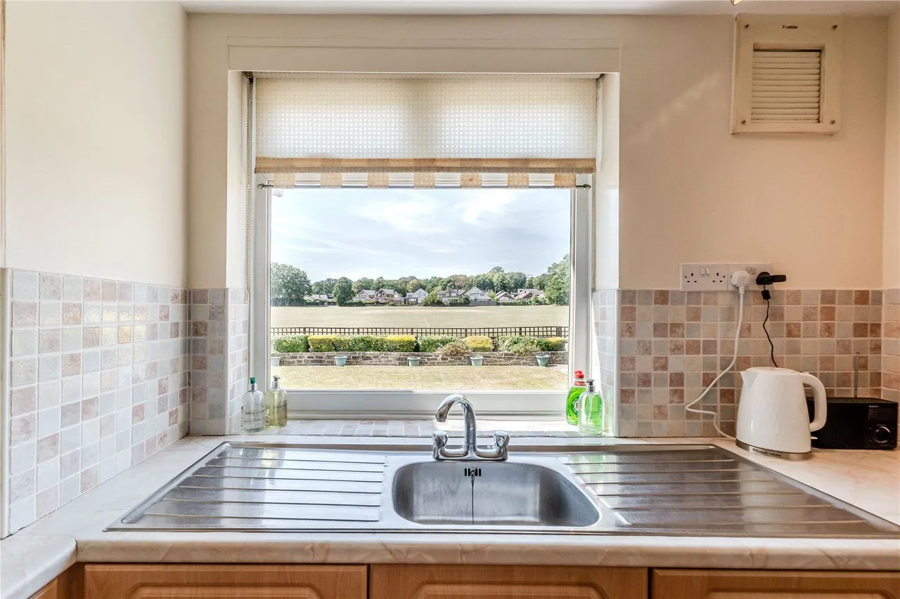 Woodhall Park Avenue, Stanningley, LS28, photo 5