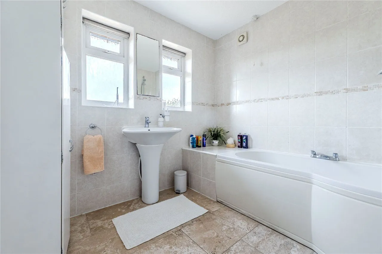 Woodhall Park Avenue, Stanningley, LS28, photo 21