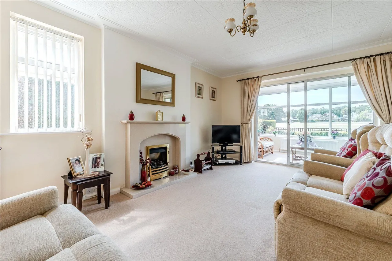 Woodhall Park Avenue, Stanningley, LS28, photo 2