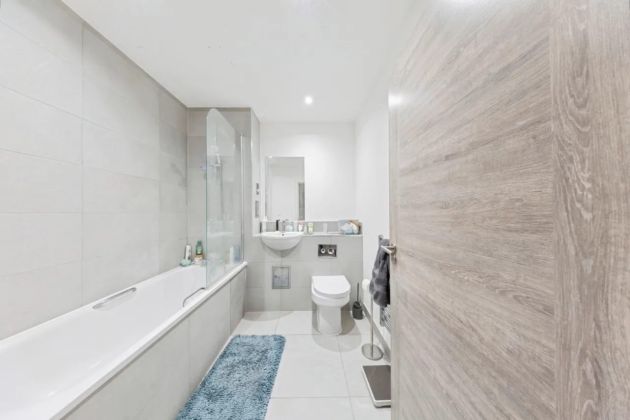 Buckingham Road, Bletchley, Milton Keynes, Buckinghamshire, MK3, photo 9