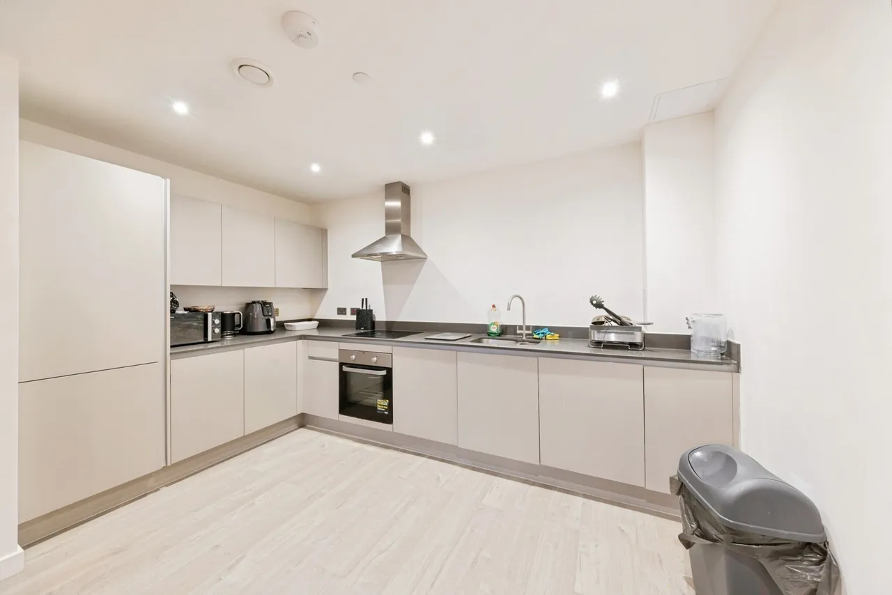 Buckingham Road, Bletchley, Milton Keynes, Buckinghamshire, MK3, photo 2