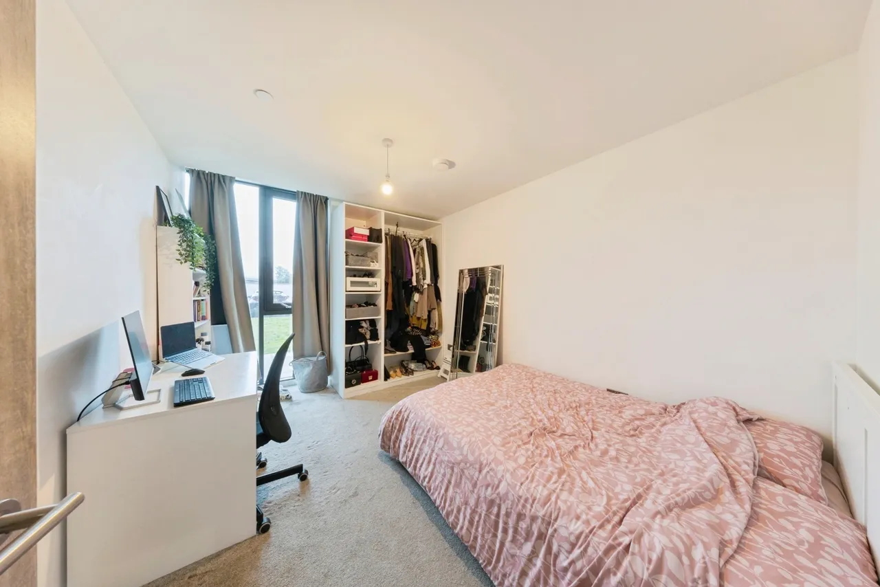 Buckingham Road, Bletchley, Milton Keynes, Buckinghamshire, MK3, photo 11