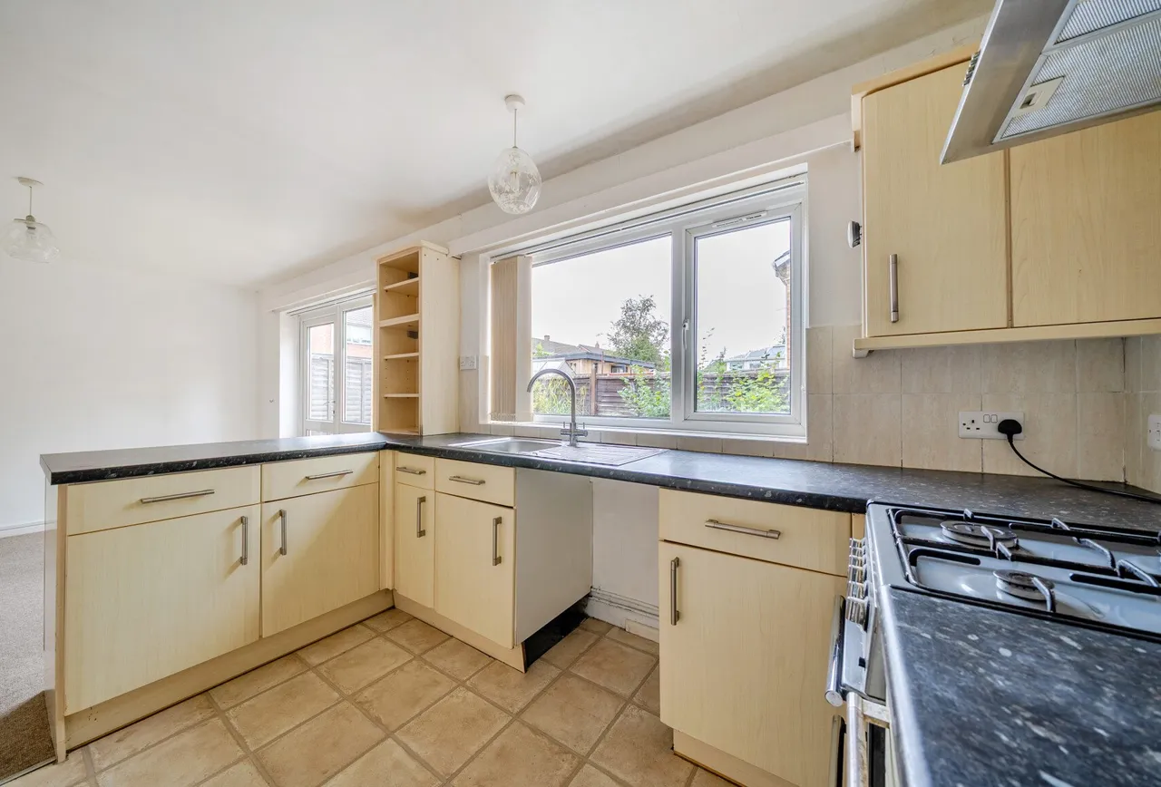 Gaston Avenue, Somerset, Keynsham, BS31 1LT, photo 2